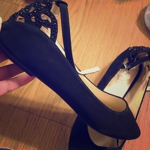 Black flat shoes